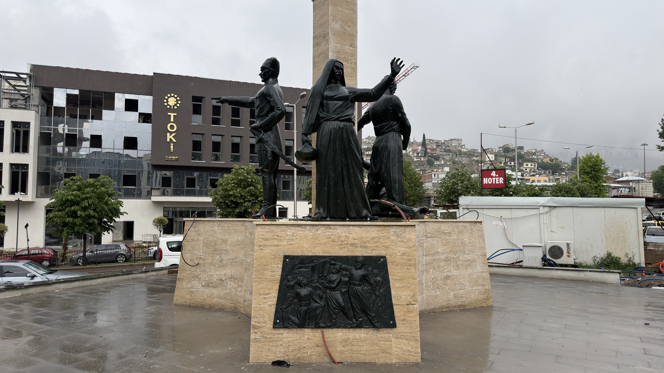 Büyükşehir Belediyesi, Kıbrıs Meydanı çevresinde yürütülen inşa faaliyetleri esnasında zarar