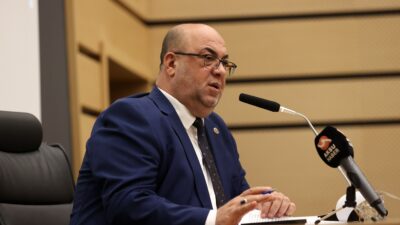 “Hocamdan sitem var; bayramın kutlu olsun… Ne bayramı? Hangi bayram?..”