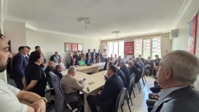 Kahramanmaraş’ta Kamu-İş Konfederasyonu’na bağlı Eğitim-İş Şube Başkanı Fuat Kuyucu, Cumhuriyet