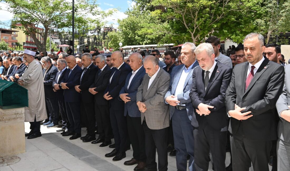 Kahramanmaraş’ın önceki dönem belediye başkanlarından Hacı Ali Özal’ın cenaze törenine