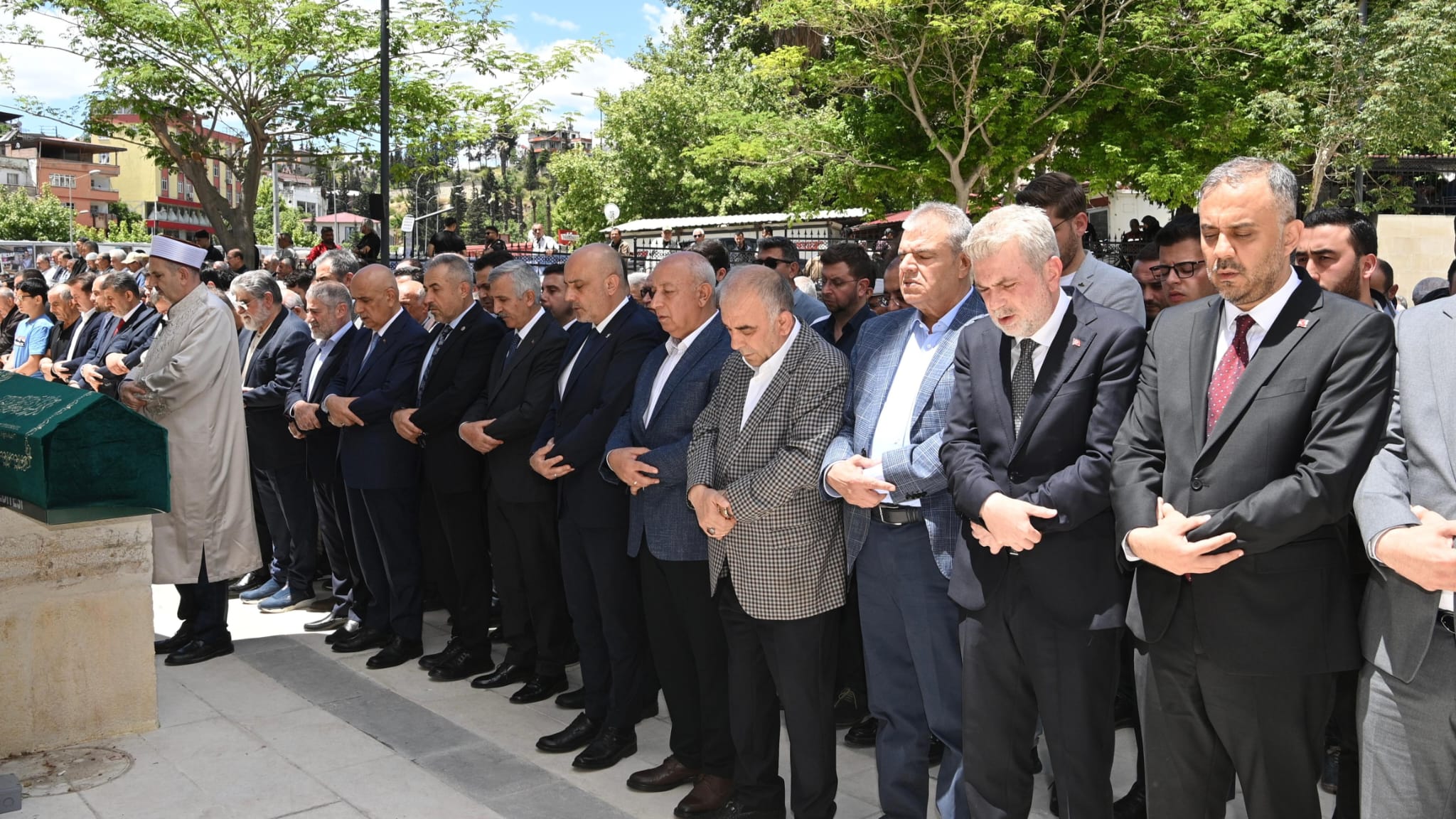 Kahramanmaraş’ın önceki dönem belediye başkanlarından Hacı Ali Özal’ın cenaze törenine
