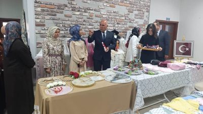 Ekinözü Halk Eğitim Merkezi tarafından düzenlenen yıl sonu sergisi, birbirinden