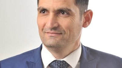 Siyasetçi Ali Akkurt, tarımsal araziler üzerinde bulunan ruhsatsız yapıların yıkılmasına