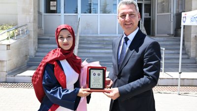 Afşin Meslek Yüksekokulu’nda 2025-2026 eğitim öğretim yılı mezuniyet töreni düzenlendi.