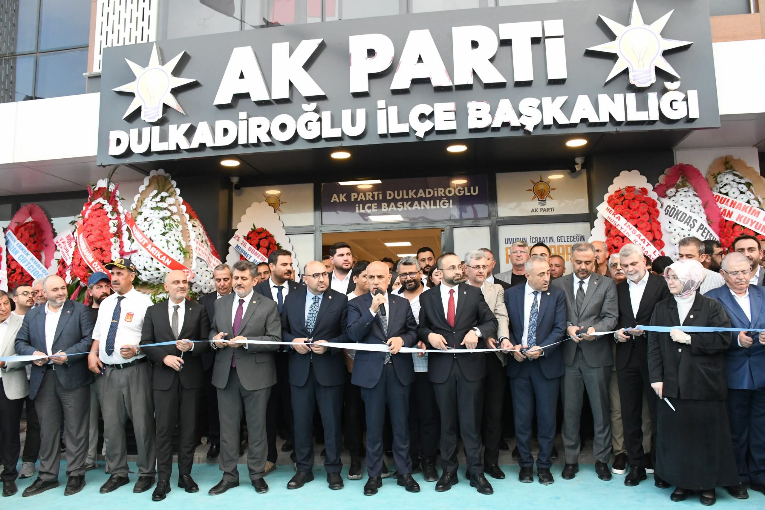 Kahramanmaraş’ta AK Parti Dulkadiroğlu İlçe Başkanlığı’nın yeni hizmet binası düzenlenen