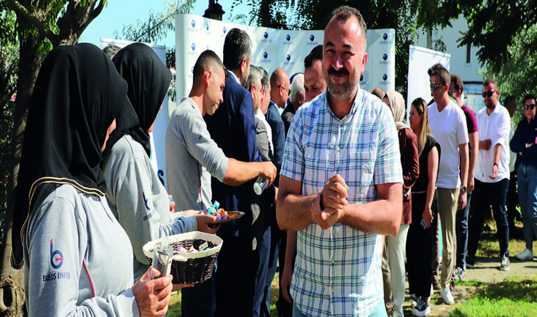 Kurban Bayramı dolayısıyla düzenlenen geleneksel bayramlaşma programında AKEDAŞ çalışanları ve