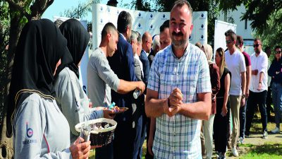 Kurban Bayramı dolayısıyla düzenlenen geleneksel bayramlaşma programında AKEDAŞ çalışanları ve