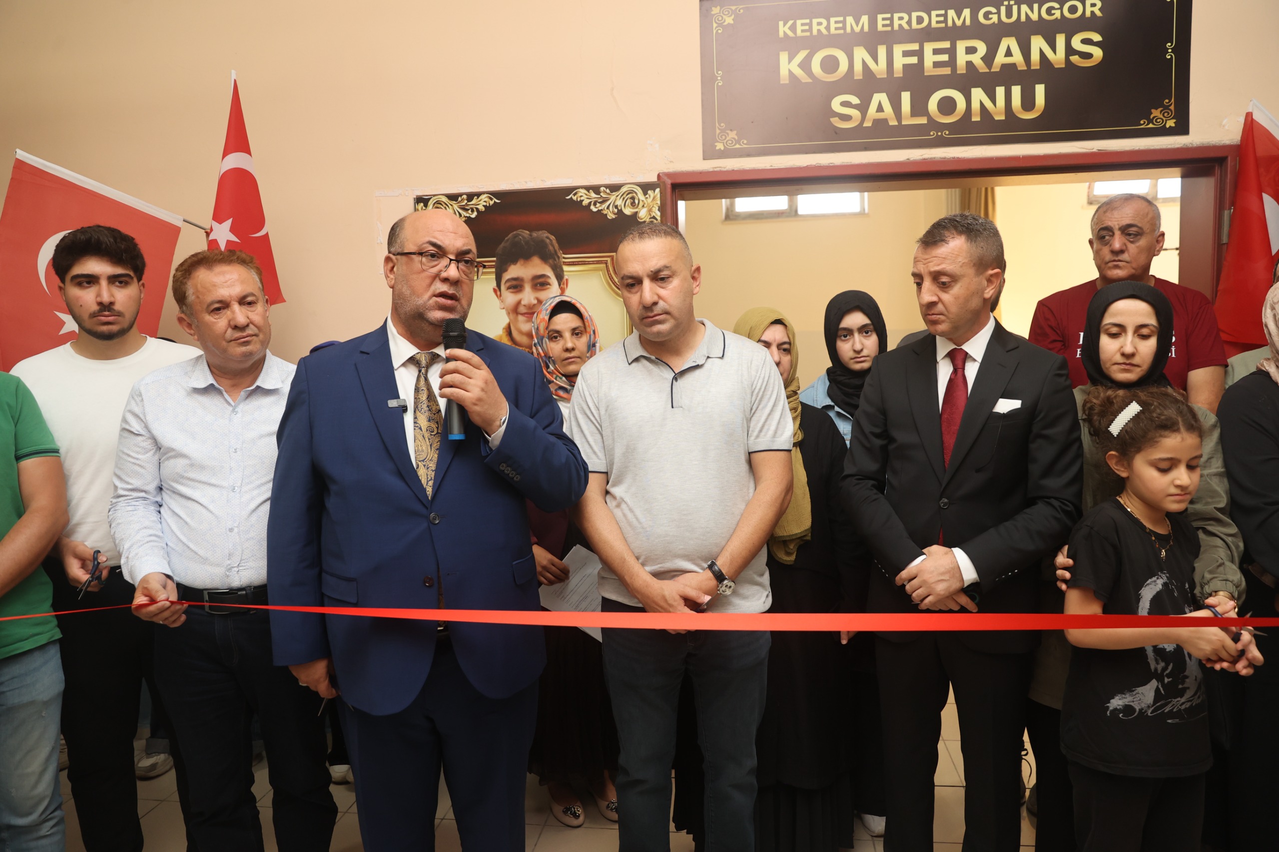 Dulkadiroğlu Belediyesi tarafından, menfur okul saldırısında şehit olan öğrenci Kerem