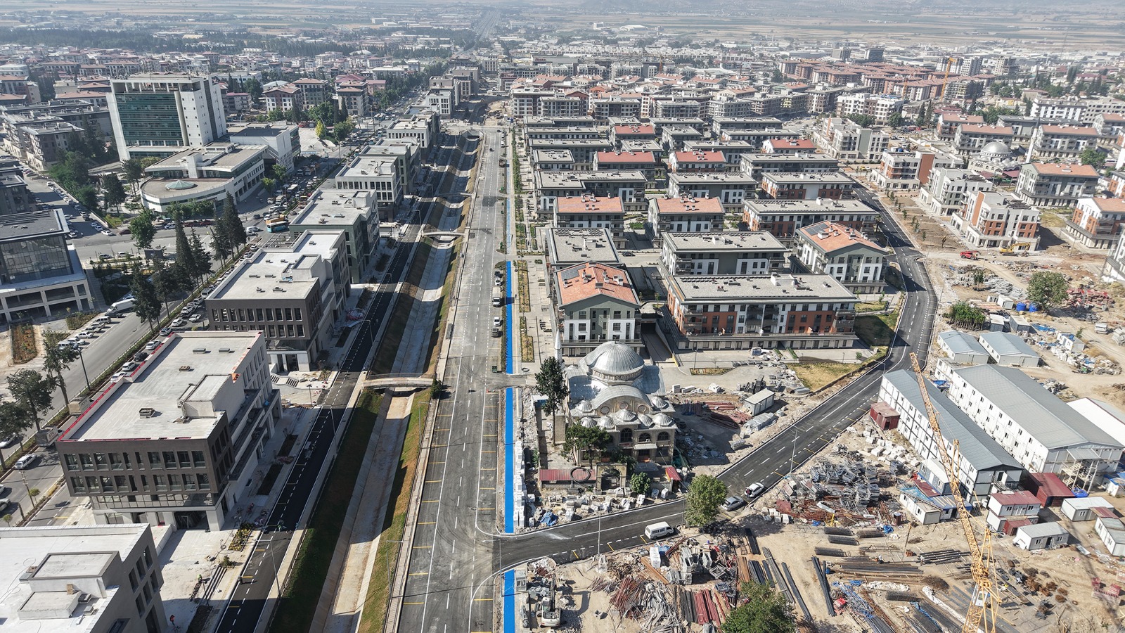 Büyükşehir Belediyesi, Azerbaycan Mahallesi’nin 3 ana arterini yaklaşık 18 Milyonluk