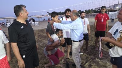Yumurtalık Belediyesi tarafından düzenlenen Kurumlar Arası Plaj Voleybolu Turnuvası, ilçede