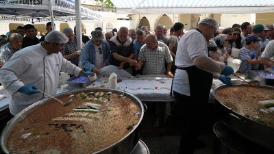 Büyükşehir Belediyesi, Tarihi Ulu Camii’nde Cuma Namazı’nın ardından 5 bin