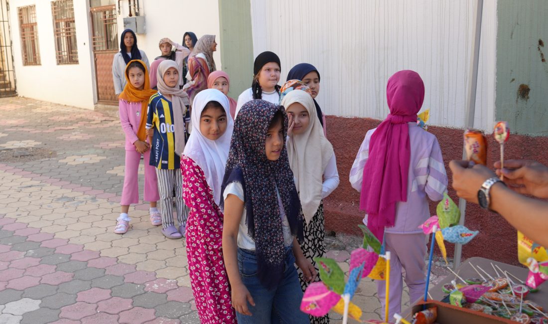 Onikişubat Belediyesi, ‘Camiler Çiçek Açtı’ sloganıyla hayata geçirdiği sosyal ve
