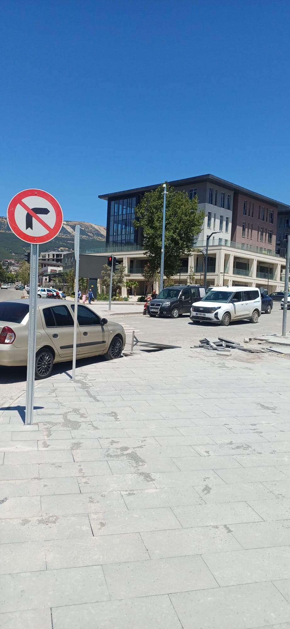 Esnaf ve Vatandaşlar: “Bu Yanlıştan Acilen Dönülmeli” Kahramanmaraş’ta şehir merkezinin