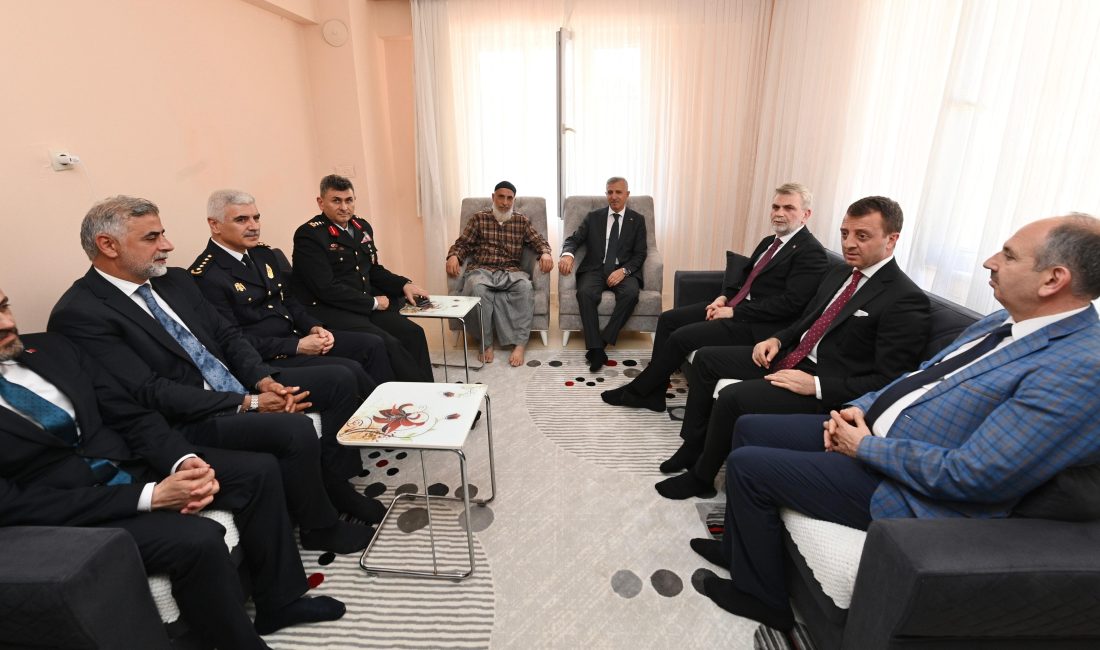 Büyükşehir Belediye Başkanı Fırat Görgel, Vali Mükerrem Ünlüer ile birlikte