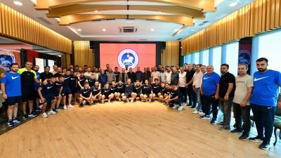 Kahramanmaraş İstiklalspor Yönetimi, teknik heyeti, futbolcuları ve altyapı antrenörleri Büyükşehir