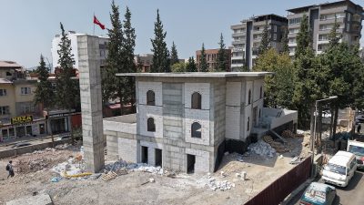 6 Şubat depremlerinde ağır hasar alarak yıkılan Fatma Gölcü Camii,