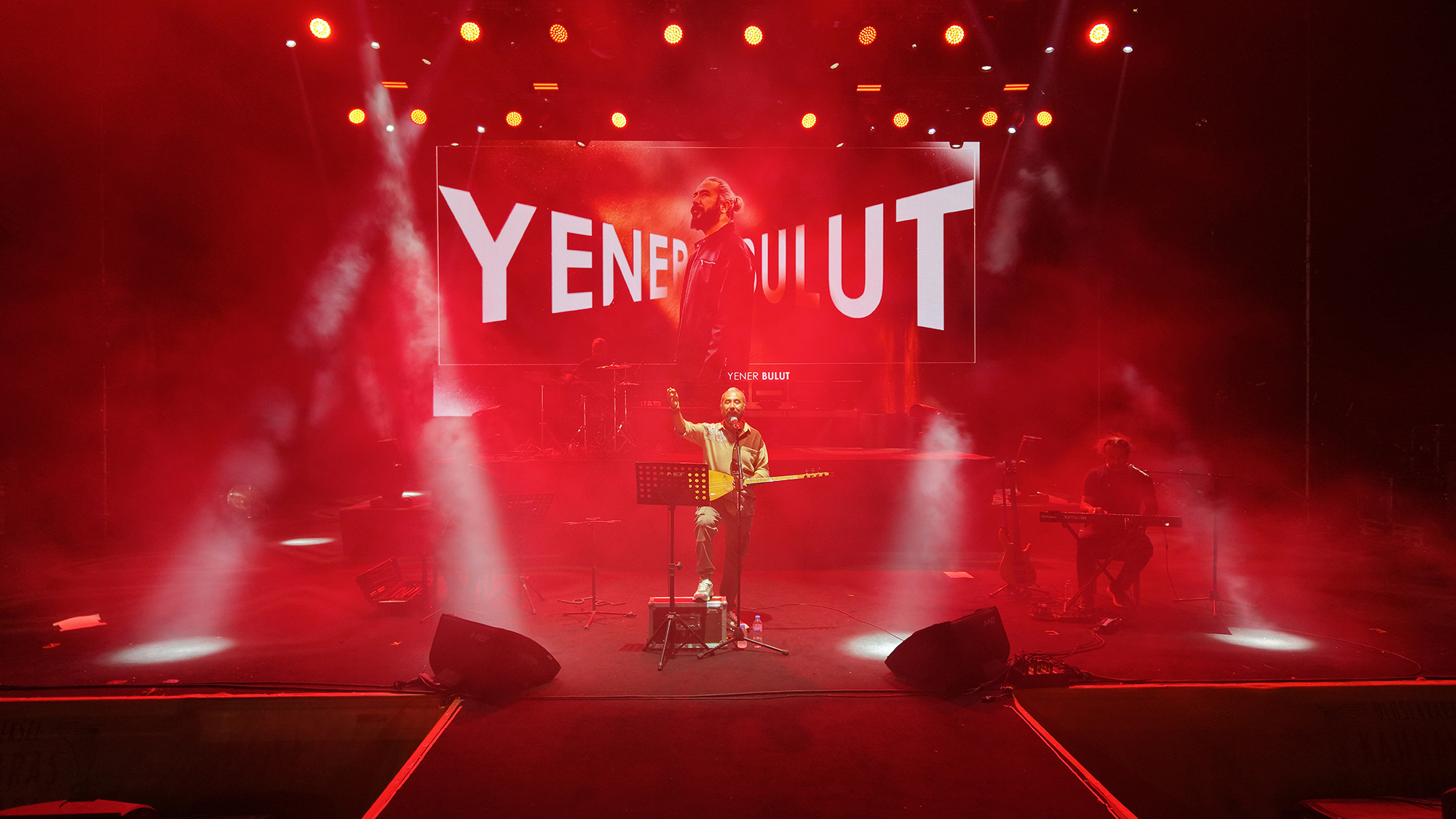 Büyükşehir Belediyesinin Uluslararası Geleneksel Ağustos Fuarı’nda şehrin sevilen seslerinden Yener