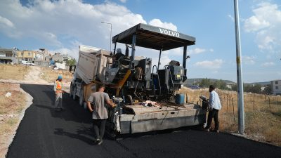 Büyükşehir Belediyesinin asfalt seferberliği kapsamında Pazarcık ilçe merkezinde şu ana