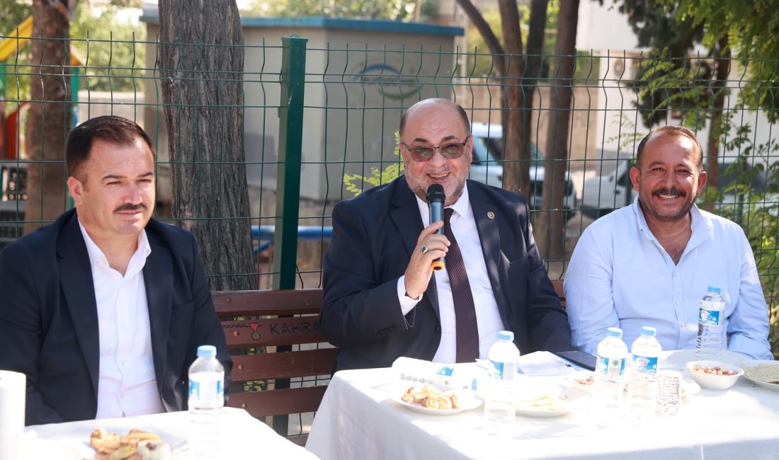 Dulkadiroğlu Belediye Başkanı Mehmet Akpınar, haftalık olarak gerçekleştirilen mahalle toplantıları