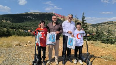 Onikişubat Belediyesi tarafından Ahır Dağı’nın 1830 rakımlı zirvesine nakşedilen dünyanın