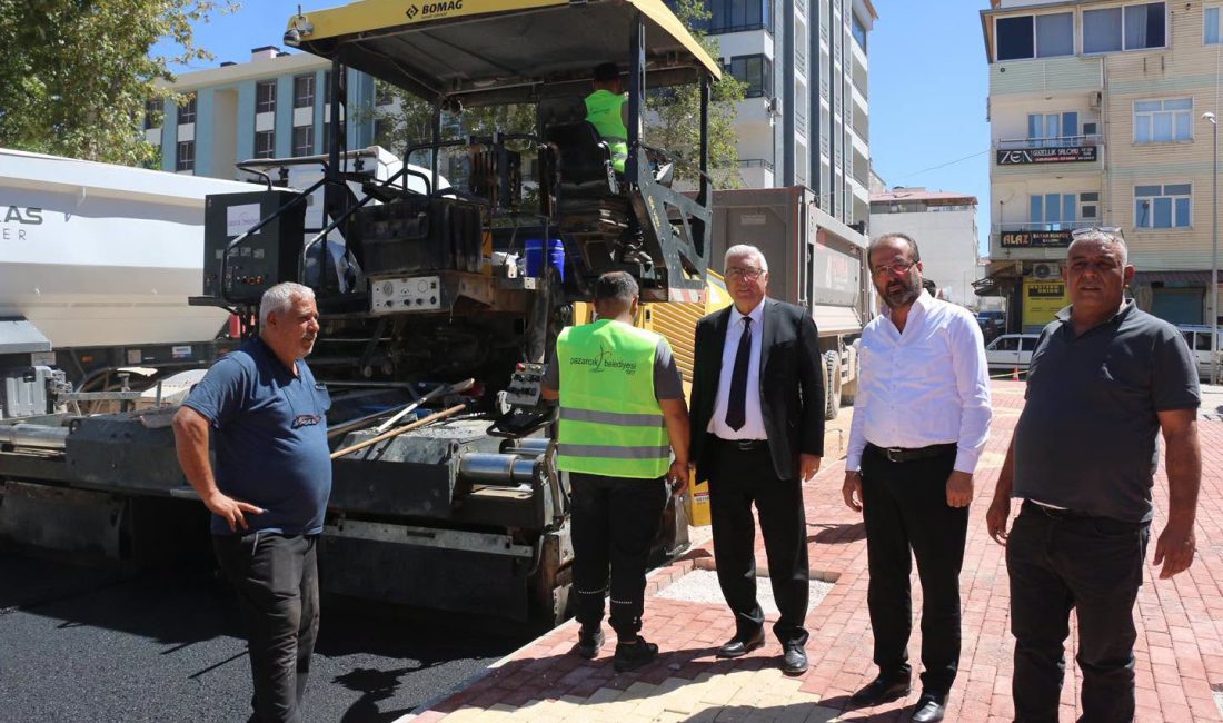 BAŞKAN İKİZER ÖNCÜLÜĞÜNDE SICAK ASFALT SEFERBERLİĞİ DEVAM EDİYOR Pazarcık Belediyesi tarafından ilçe genelinde sürdürülen sıcak asfalt çalışmaları, Belediye