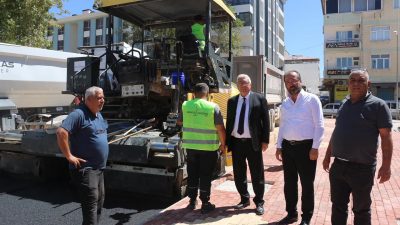 Pazarcık Belediyesi tarafından ilçe genelinde sürdürülen sıcak asfalt çalışmaları, Belediye