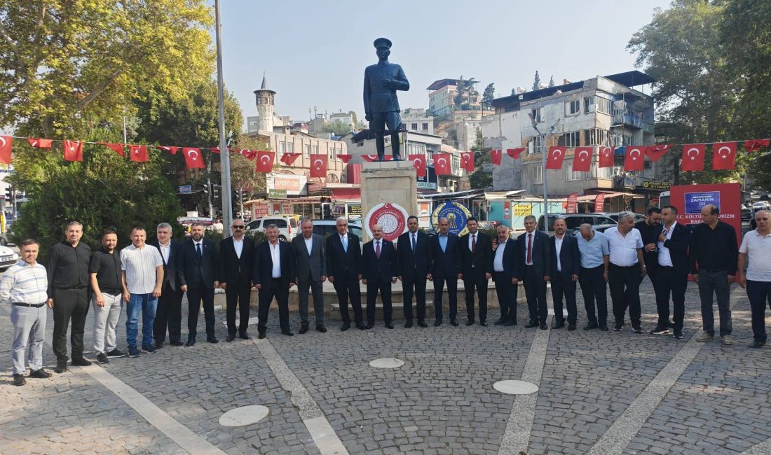 Kahramanmaraş’ta 39. Ahilik Haftası kutlama etkinlikleri, Atatürk Anıtı’nda düzenlenen çelenk