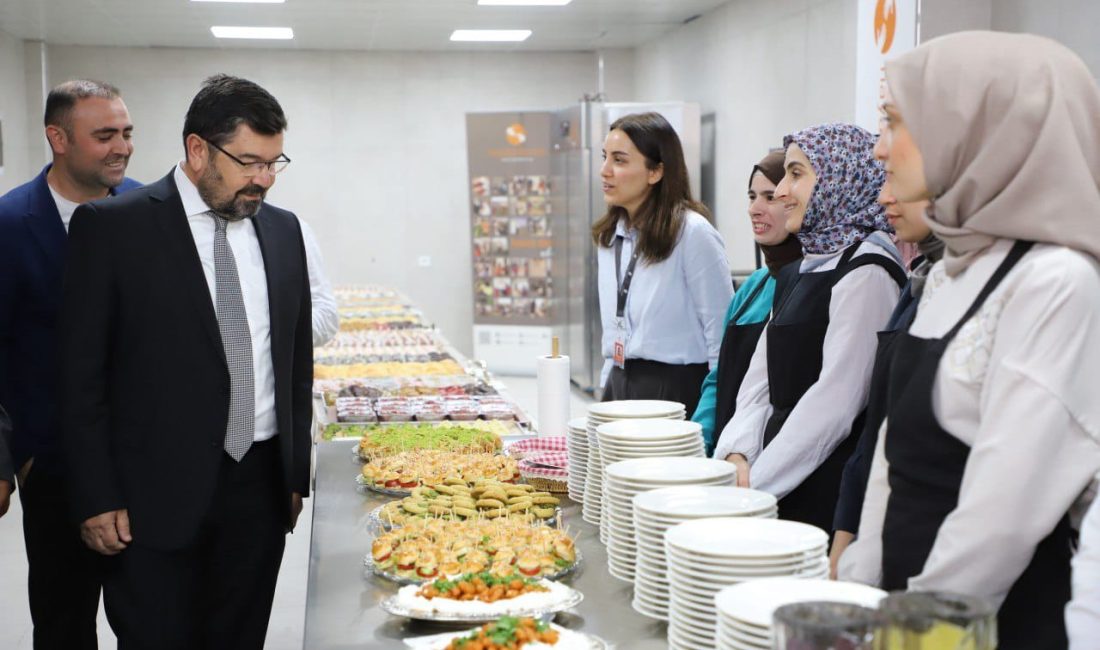 DULKADİROĞLU’NDA GASTRONOMİ EĞİTİM MUTFAĞI HİZMETE AÇILDI Dulkadiroğlu Belediyesi, uluslararası kuruluş Diakonie Katastrophenhilfe’nin desteği ve Hayata Destek