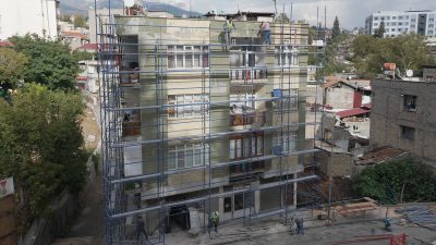 Büyükşehir Belediyesi, şehrin tarihi simgelerinden Kahramanmaraş Kalesi çevresinde kent estetiğini
