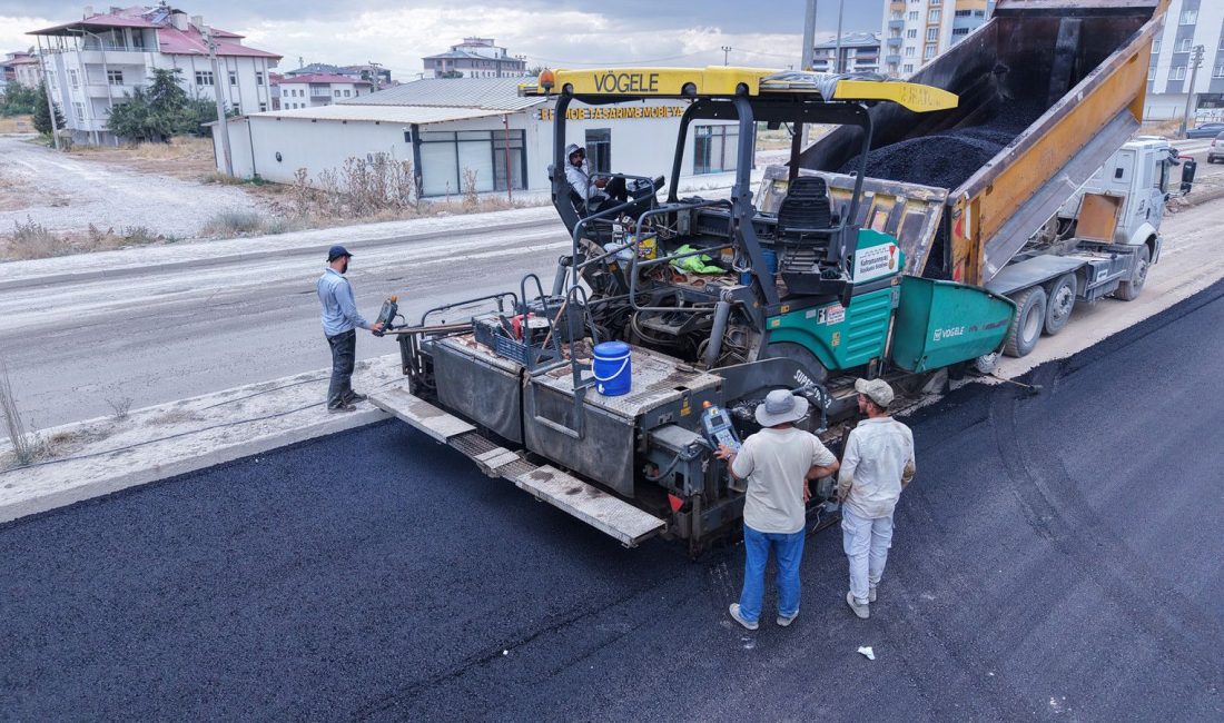 Büyükşehir Belediyesi, Elbistan’ın ulaşım altyapısını güçlendirmek için cadde ve sokaklarda