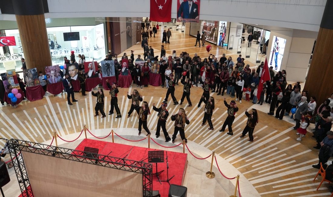 Büyükşehir, Cumhuriyet Coşkusunu Sanat ve Müzikle Buluşturdu Büyükşehir Belediyesi, Cumhuriyetin 103’üncü yılı dolayısıyla Piazza AVM’de resim sergisi,