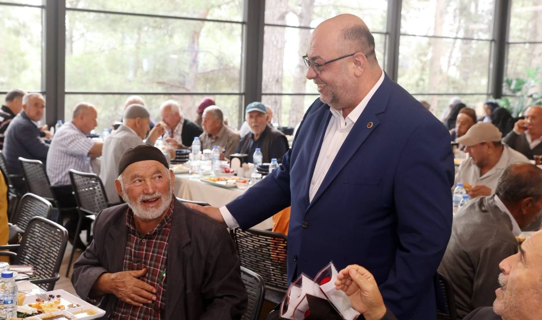 Kahramanmaraş’ta 1 Ekim Dünya Yaşlılar Günü dolayısıyla düzenlenen programda, kentin
