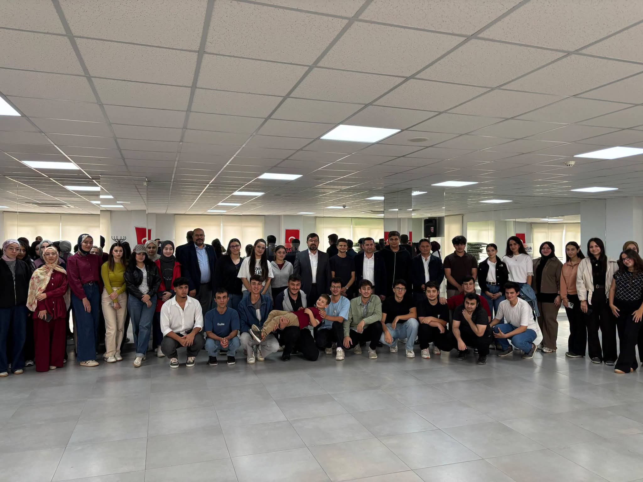 Dulkadiroğlu’nda Üniversiteye Hazırlanan Gençlere Moral Buluşması Dulkadiroğlu Belediye Başkan Yardımcısı