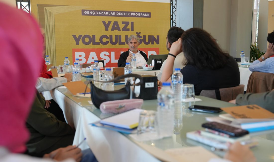 Büyükşehir Belediyesi ev sahipliğinde düzenlenen “Deprem Bölgesi Şehirlerine Özel Yazarlık