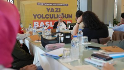 Büyükşehir Belediyesi ev sahipliğinde düzenlenen “Deprem Bölgesi Şehirlerine Özel Yazarlık