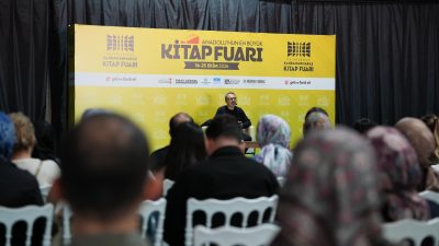 Büyükşehir Belediyesinin 11. Uluslararası Kahramanmaraş Kitap Fuarı’nda düzenlenen söyleşide hemşehrileriyle