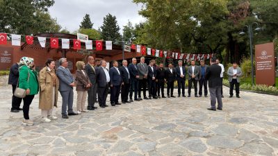 Büyükşehir Belediyesi tarafından Kahramanmaraş Kalesi’nde düzenlenen programda muhtarlar, tarihçi yazar