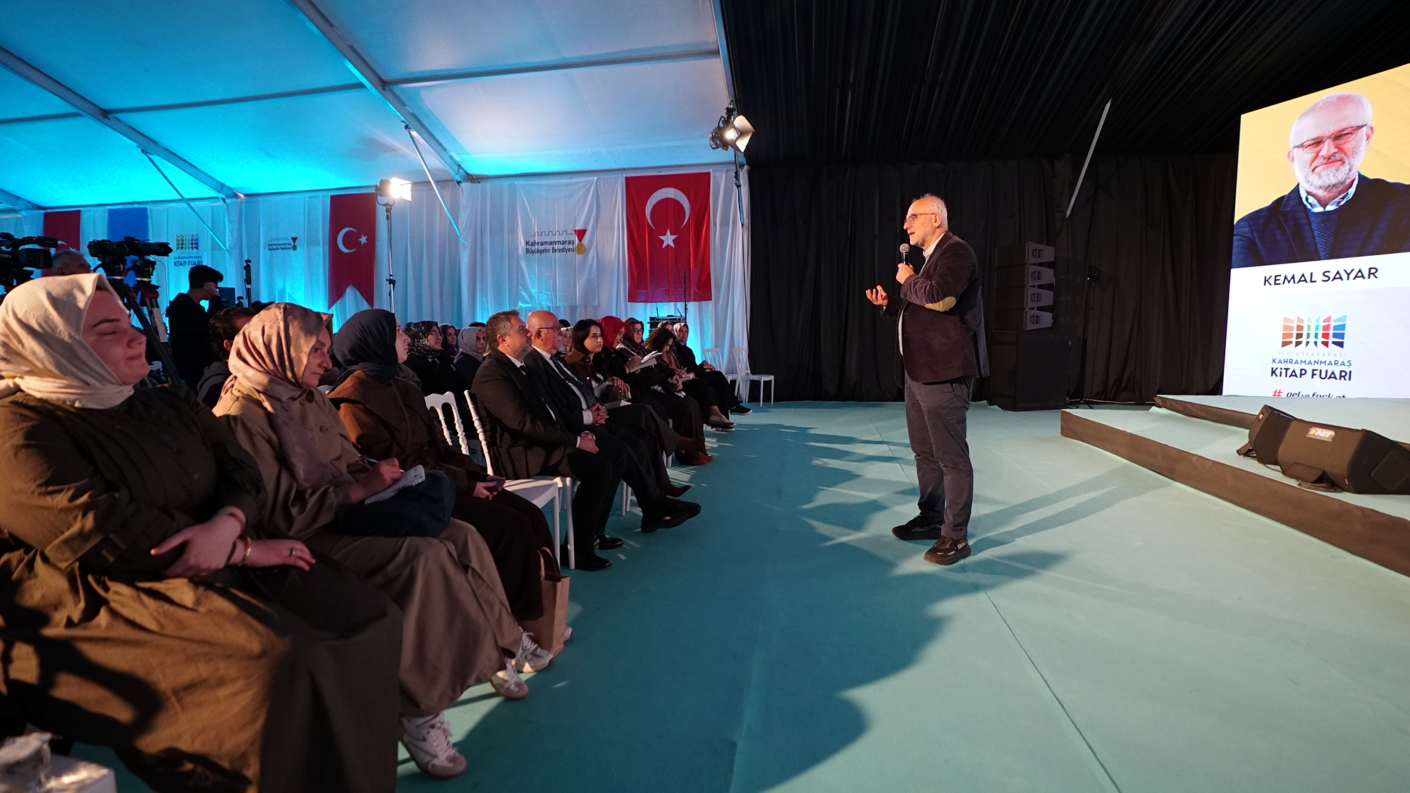 11. Uluslararası Kahramanmaraş Kitap Fuarı’nın ilk gününde yazar Prof. Dr.