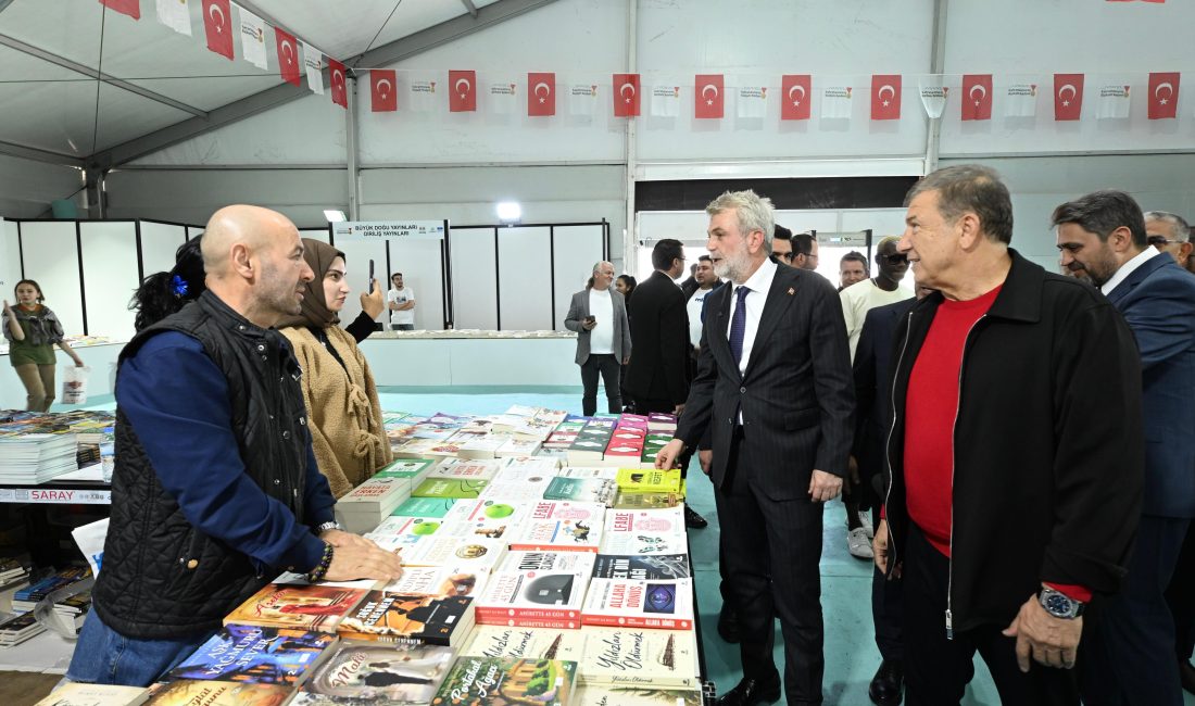 Futbol Efsaneleri Kitap Fuarı’nda Kahramanmaraşlılarla Buluştu Büyükşehir Belediyesinin 11. Uluslararası Kahramanmaraş Kitap Fuarı, bu kez Türk
