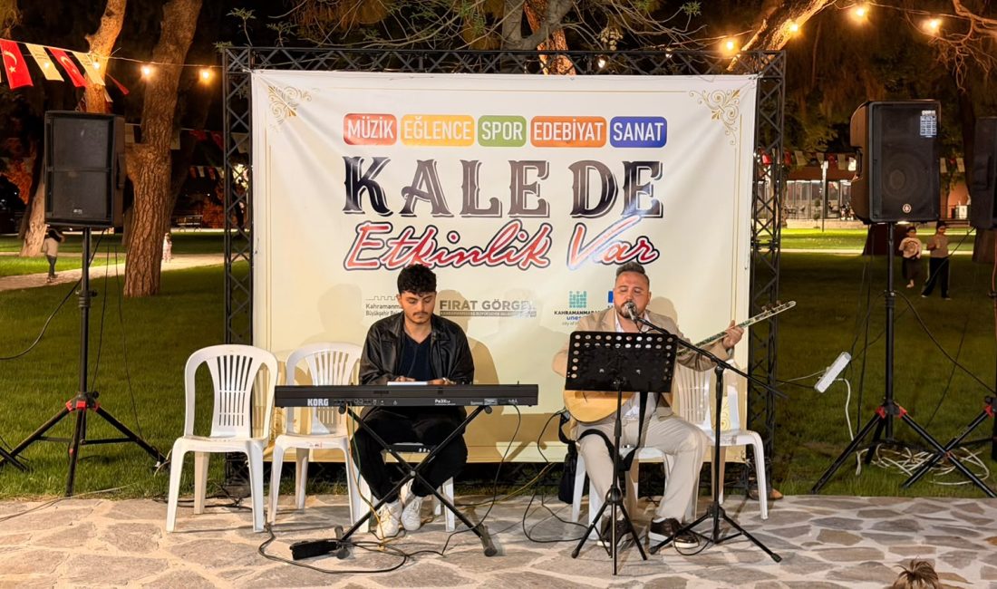Büyükşehir Belediyesinin kültür sanat programları kapsamında Kahramanmaraş Kalesi’nde gerçekleştirilen müzik