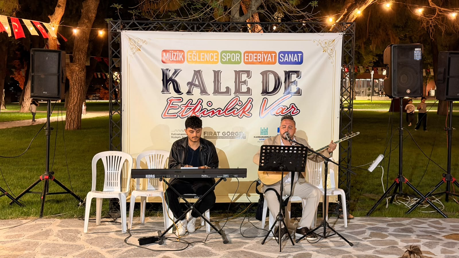 Büyükşehir Belediyesinin kültür sanat programları kapsamında Kahramanmaraş Kalesi’nde gerçekleştirilen müzik