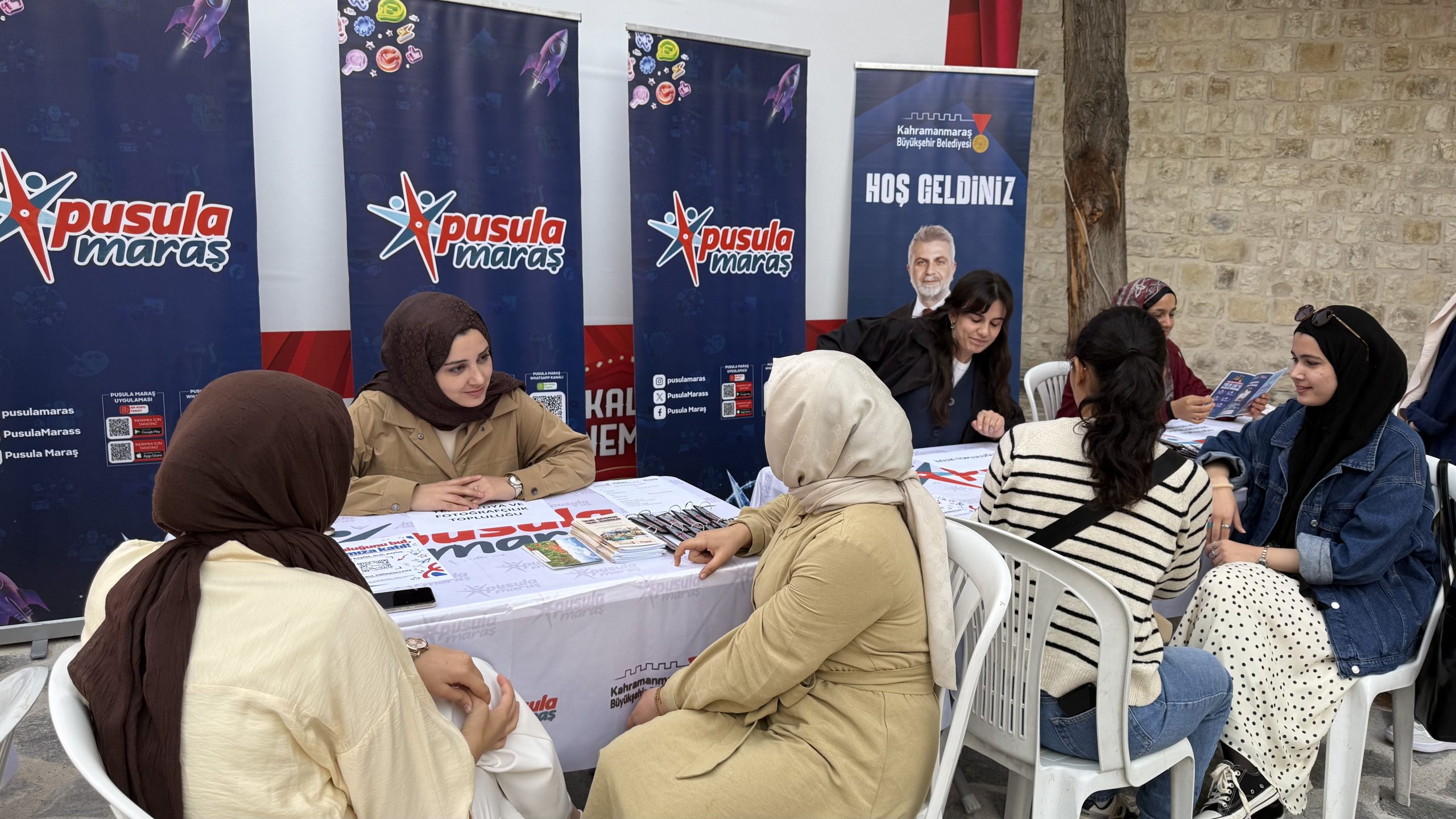 Gençler Pusula Maraş’ta Buluşuyor, Gençlik Hareketi Büyüyor Büyükşehir Belediyesinin gençlik markası Pusula Maraş tarafından Kahramanmaraş Kalesi’nde düzenlenen