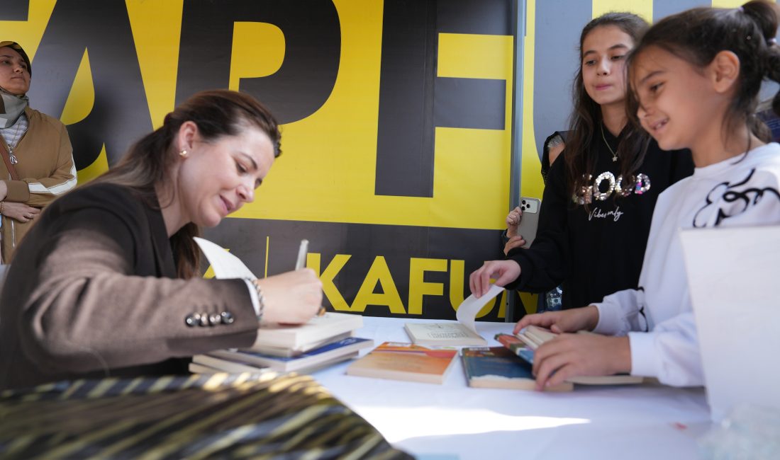 Şermin Yaşar, Kitap Fuarı’nda Okurlarıyla Buluştu Anadolu’nun en büyük kitap fuarının son gününde çocuk edebiyatının sevilen