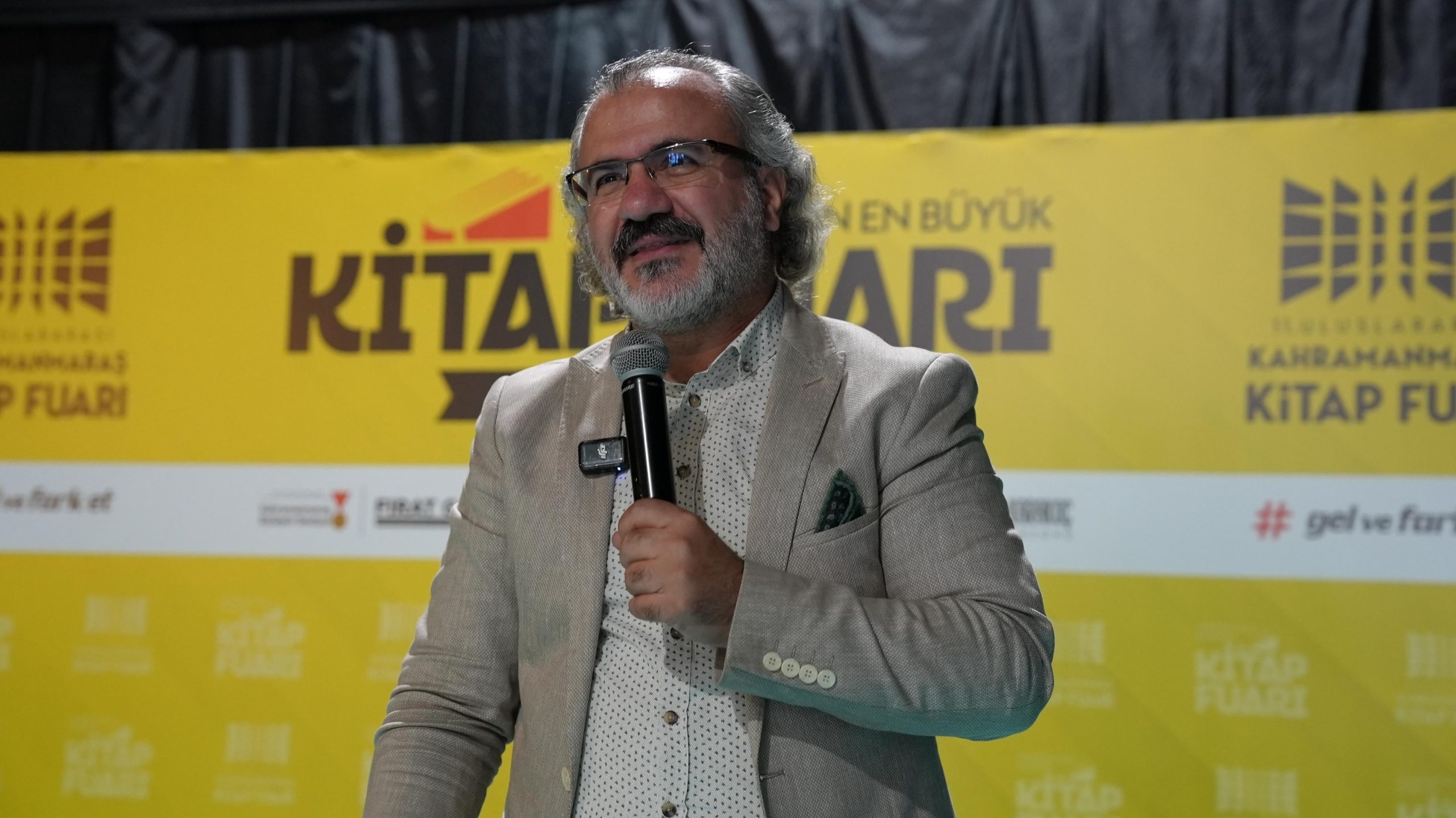 11. Uluslararası Kahramanmaraş Kitap Fuarı’nın ikinci gününde düzenlenen söyleşide okurlarla