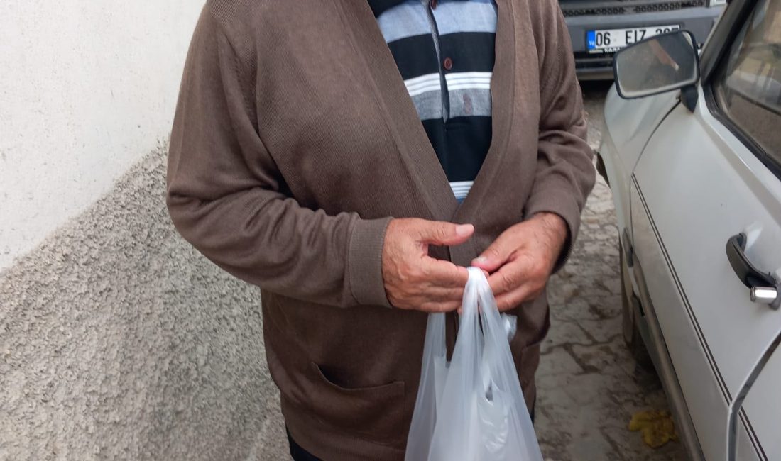 KAHRAMANMARAŞ’TA İBRAHİM SARI’DAN ÖRNEK DAVRANIŞ: YAŞLILARIN EVİNE BALIK GÖNDERDİ Kahramanmaraş Balıkçılar Derneği Başkanı ve Merdan Balık İşletme Sahibi İbrahim