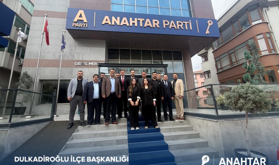Anahtar Parti Dulkadiroğlu İlçe Başkanı Hacı Ahmet Sivri ve beraberindeki