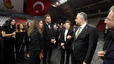 Onikişubat Belediyesi ev sahipliğinde düzenlenen “Cumhuriyet’in 1000 Sesi” konseri, bu