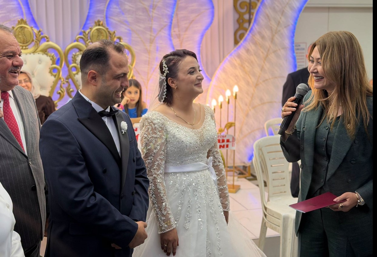 Kahramanmaraşlı gazeteci Bahar Zaloğlu, Sağlık Müdürlüğü personellerinden Serdar Mercimek ile