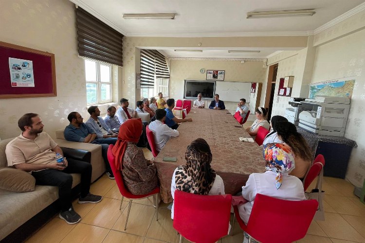 Okul ziyaretleri kapsamında Taşoluk İmam Hatip Ortaokulunu ziyaret eden Muş